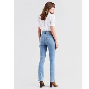 Levi’s 724 High Rise Straight Women’s Jeans